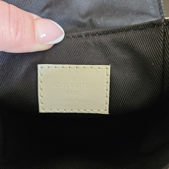 LOUIS VUITTON Taurillon Christopher Sling White - Picture 9 of 10